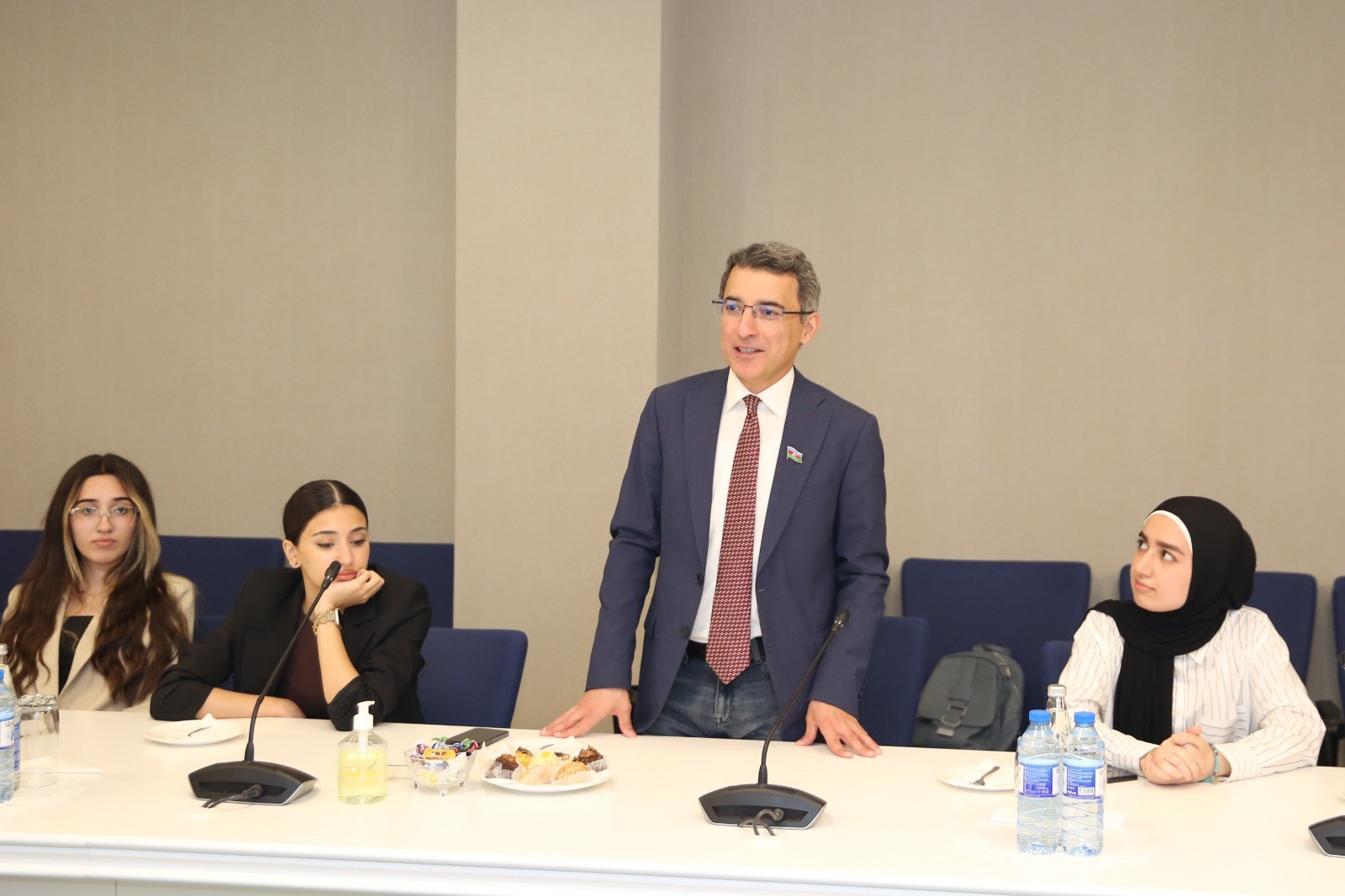 BANM-də millət vəkilinin tələbələrlə görüşü keçirilib