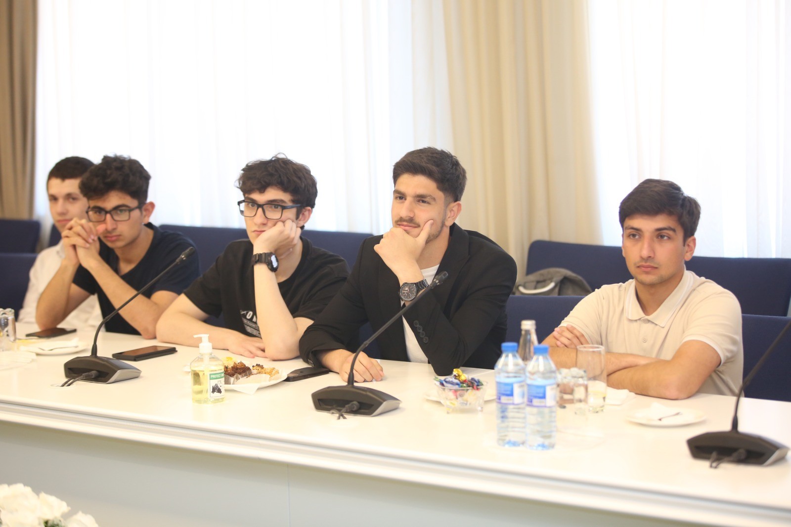 BANM-də millət vəkilinin tələbələrlə görüşü keçirilib