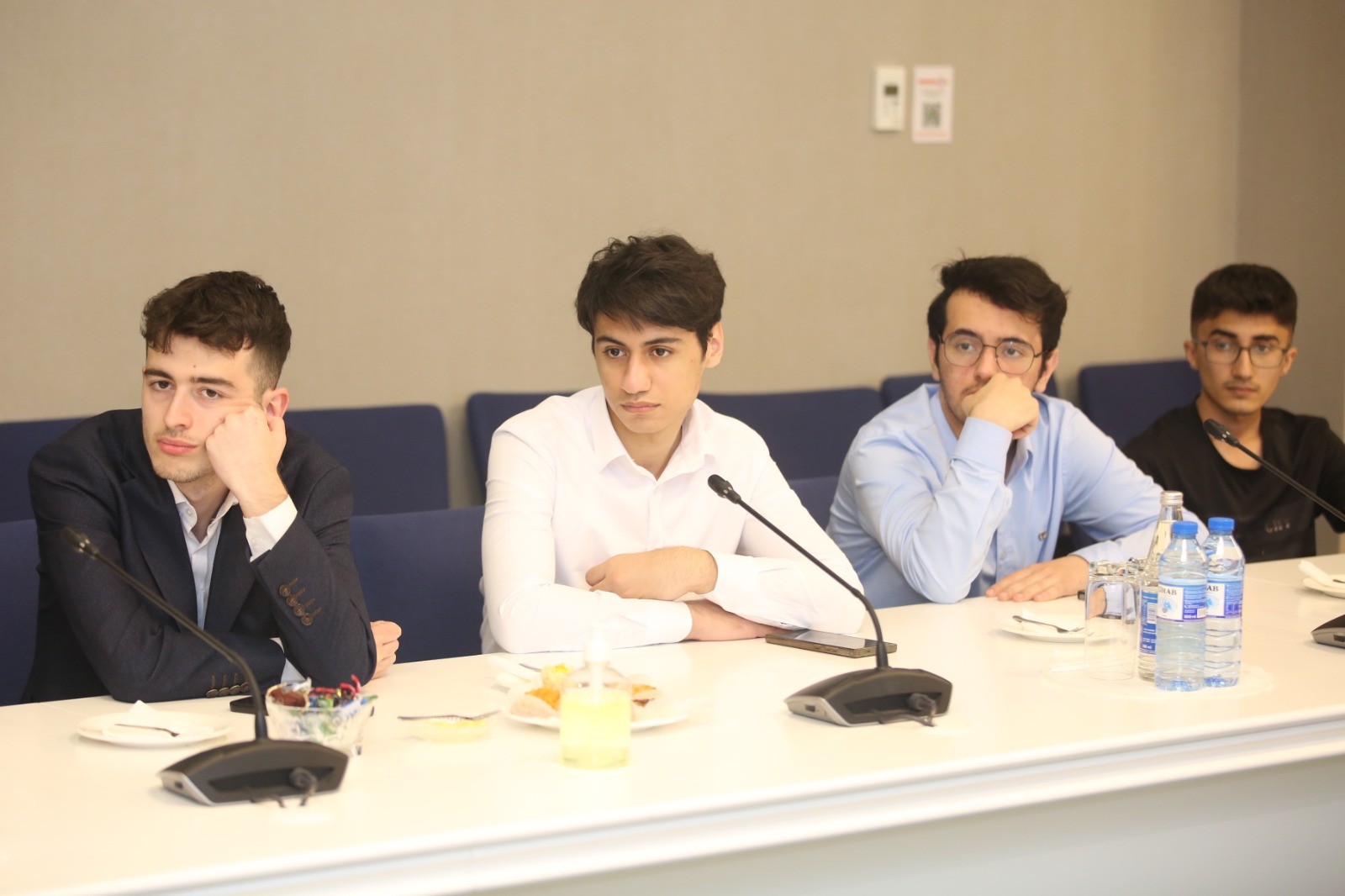 BANM-də millət vəkilinin tələbələrlə görüşü keçirilib