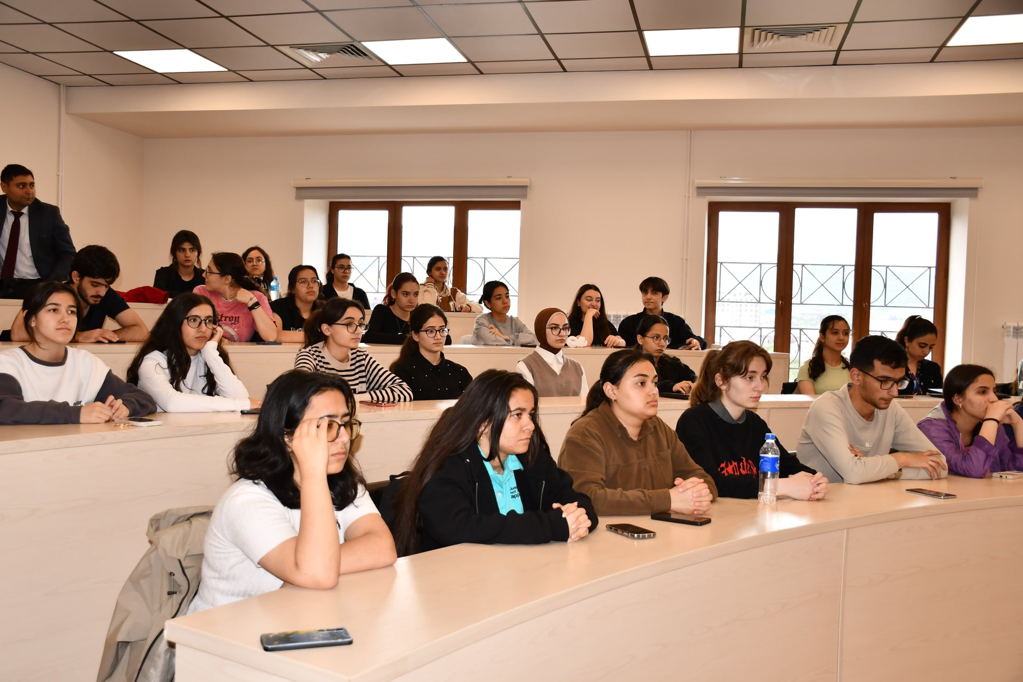 Baş Prokurorluğun idarə rəisi Qarabağ Universitetinin tələbələri ilə görüşüb