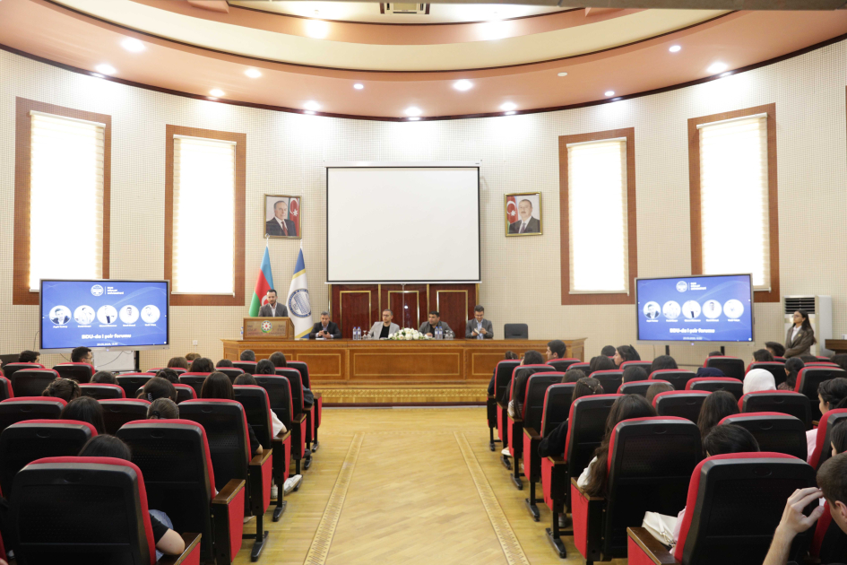 BDU-da birinci şeir forumu keçirilib 