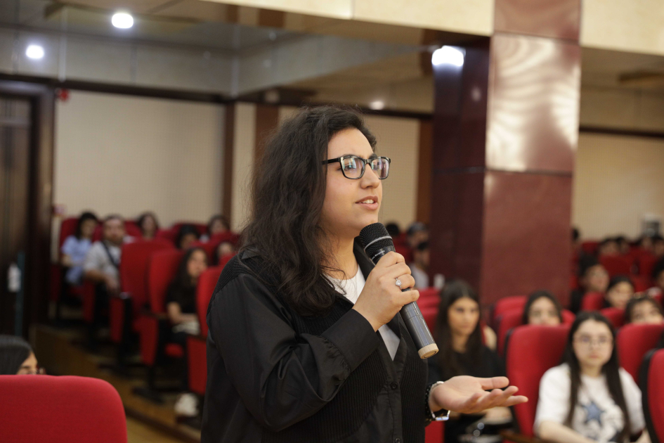 BDU-da birinci şeir forumu keçirilib