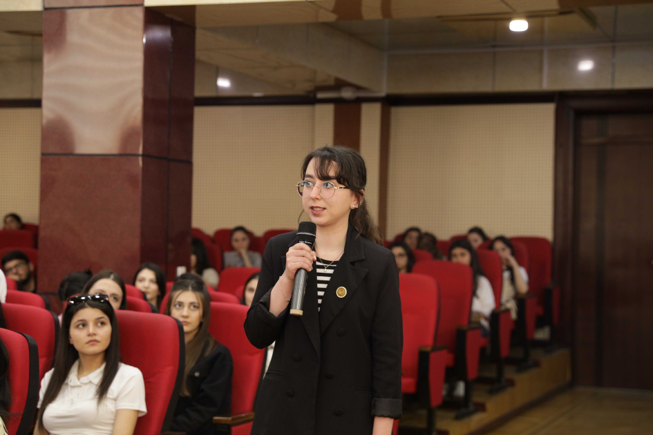 BDU-da birinci şeir forumu keçirilib