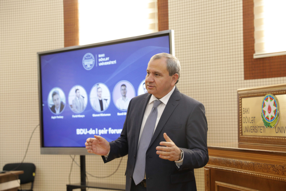 BDU-da birinci şeir forumu keçirilib