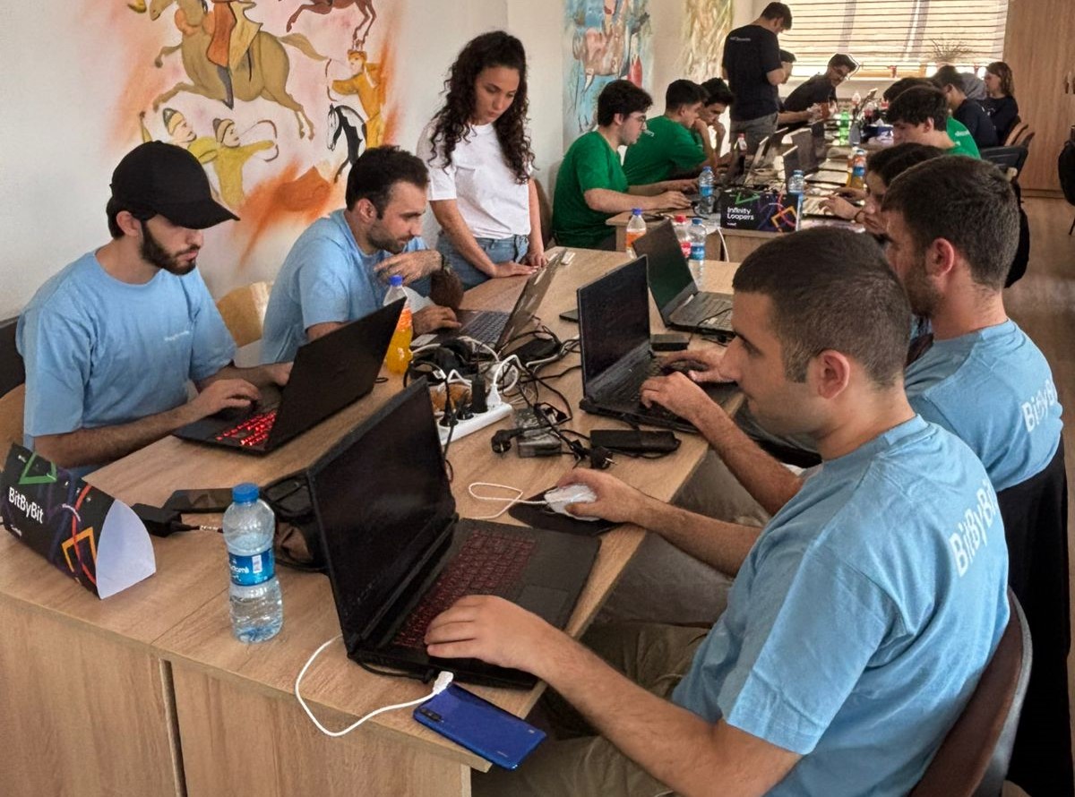 BDU-da “Code8 Hackathon” keçirilib 