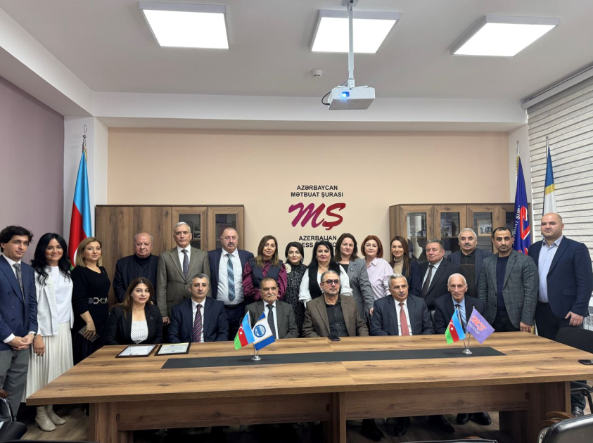 BDU-da professor Akif Rüstəmovun 85 illik yubileyinə həsr olunmuş "dəyirmi masa" keçirilib 