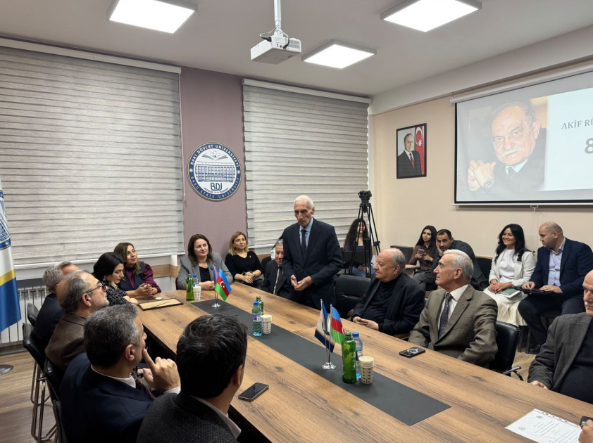 BDU-da professor Akif Rüstəmovun 85 illik yubileyinə həsr olunmuş "dəyirmi masa" keçirilib