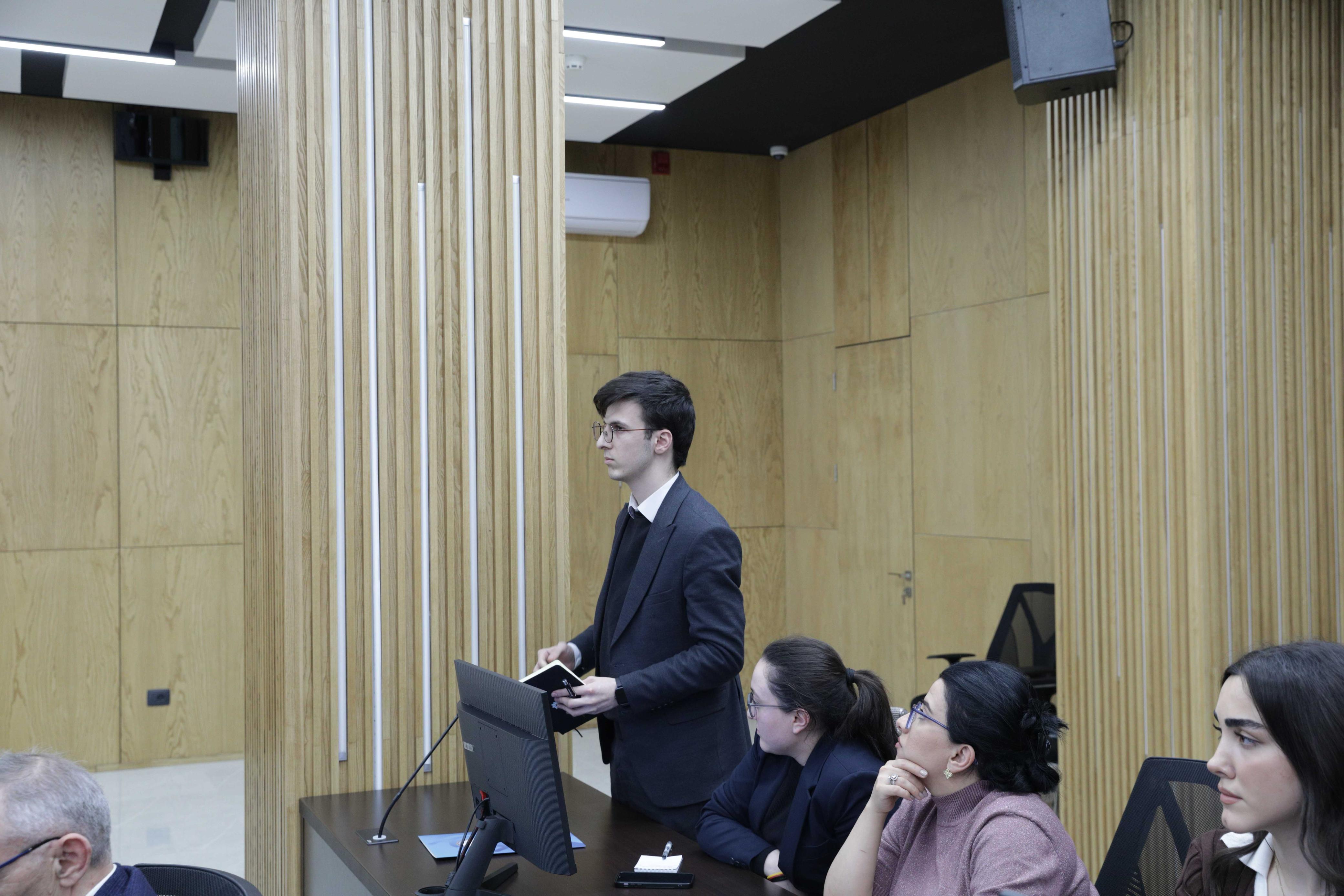 BDU məzunlarının məşğulluq vəziyyəti təhlil edilib