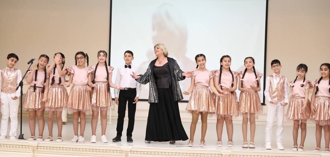 Bəstəkar müəllim: Şagirdlərimlə, müəllimlərlə oxuyaraq salamlaşıram