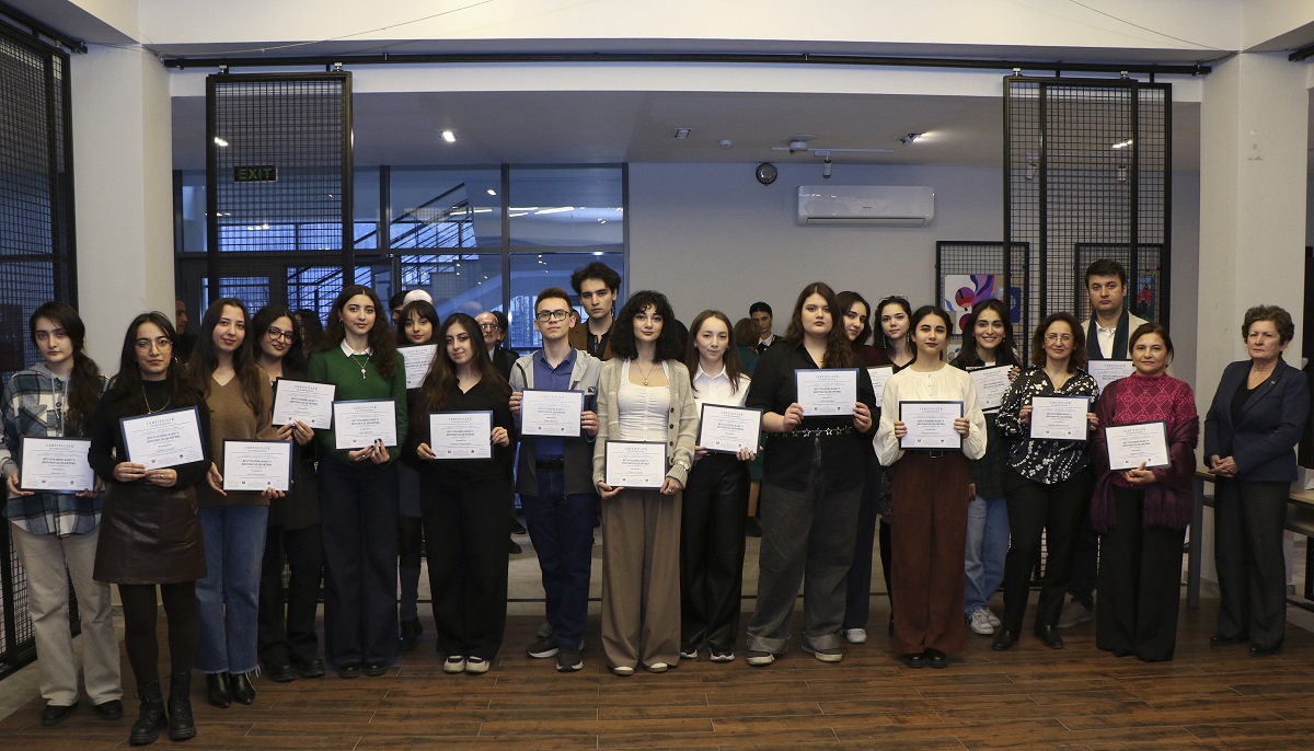 Beynəlxalq müsabiqədə qalib olan AzMİU tələbələrinə fəxri diplomlar təqdim edilib 