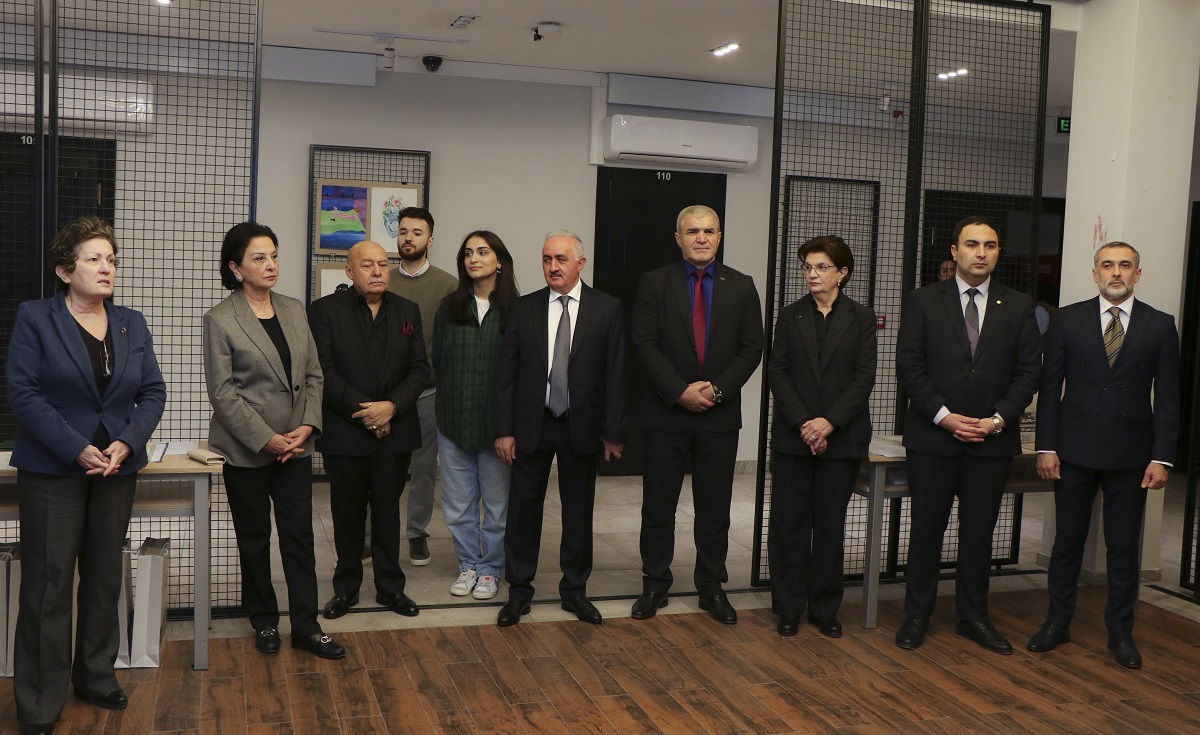 Beynəlxalq müsabiqədə qalib olan AzMİU tələbələrinə fəxri diplomlar təqdim edilib