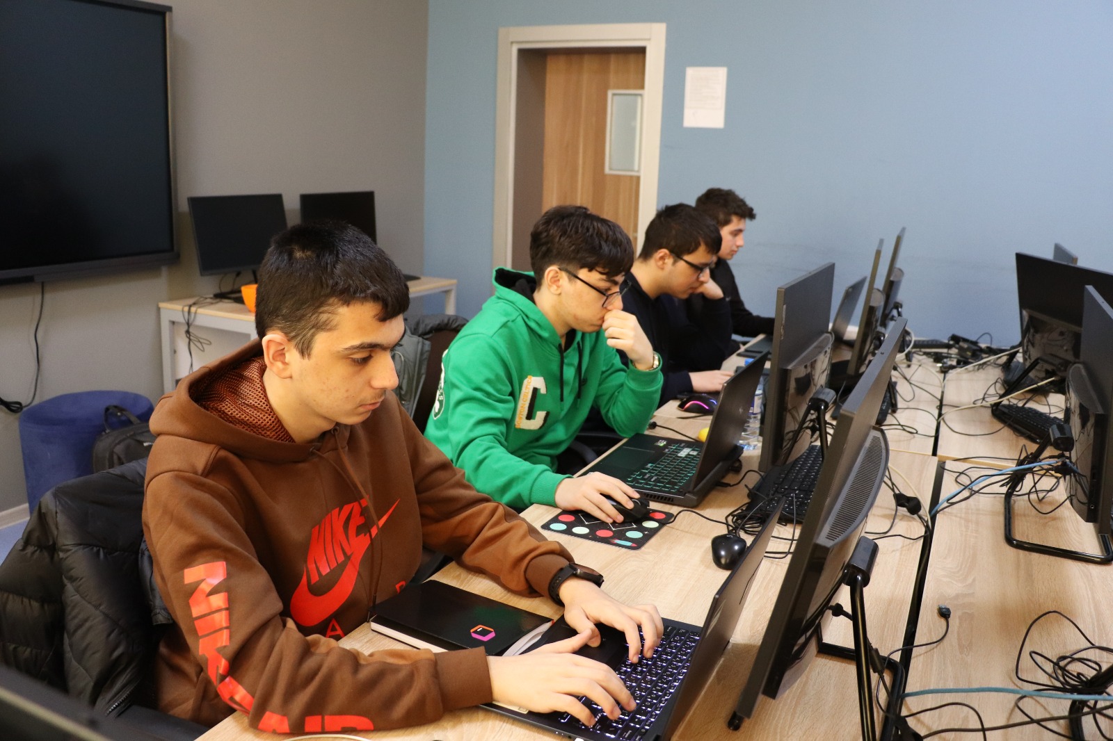 Beynəlxalq Olimpiada Mərkəzinin şagirdləri düşərgədə iştirak ediblər