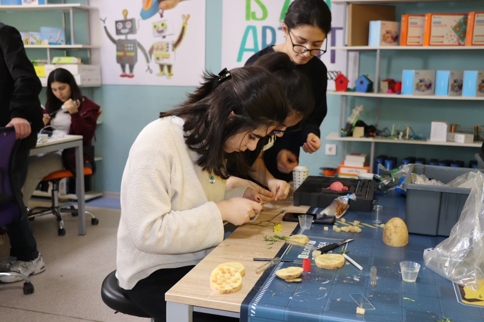 Beynəlxalq Olimpiada Mərkəzinin şagirdləri düşərgədə iştirak ediblər