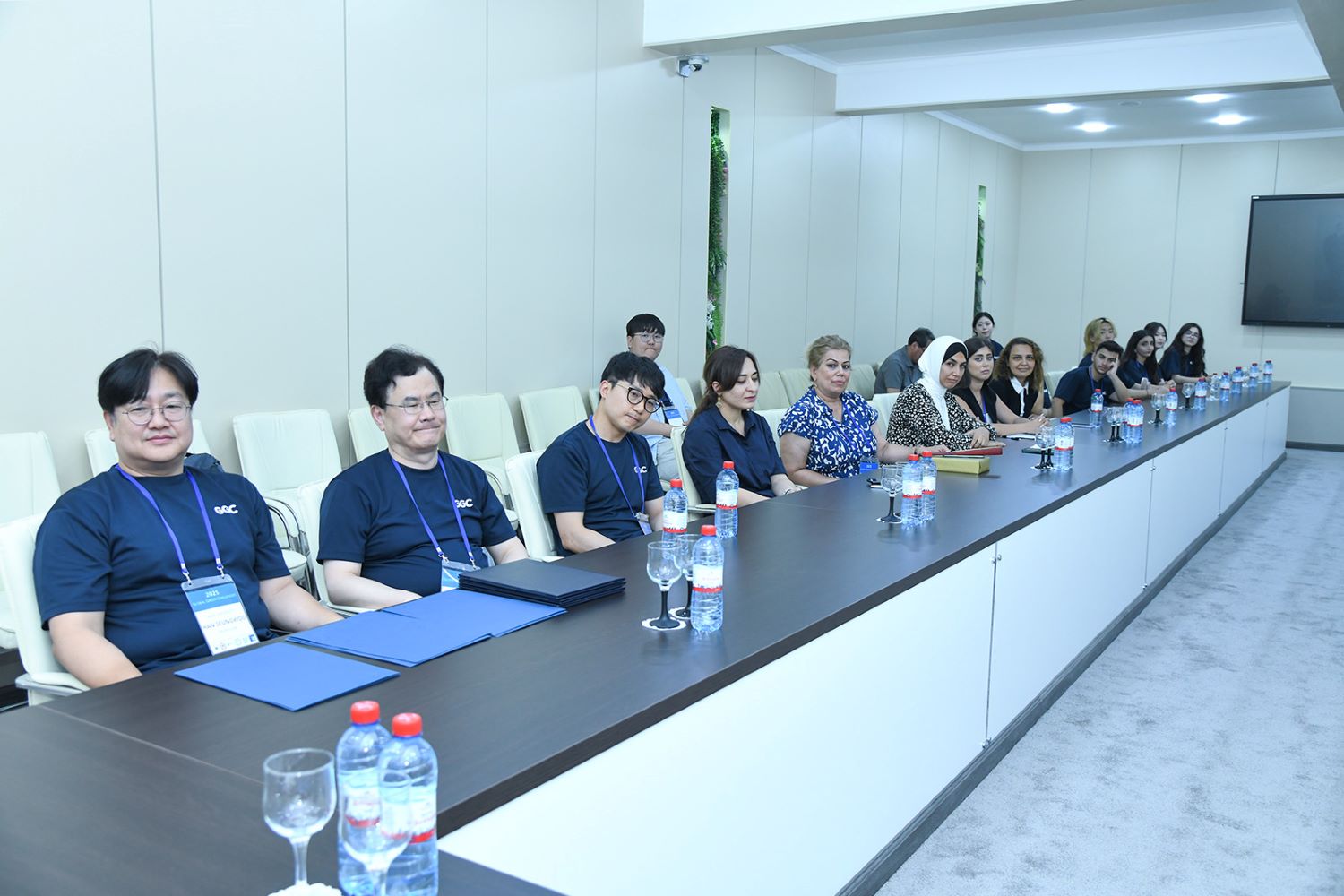 BMU-da iqlim böhranı ilə bağlı hakatonun iştirakçıları ilə görüş keçirilib