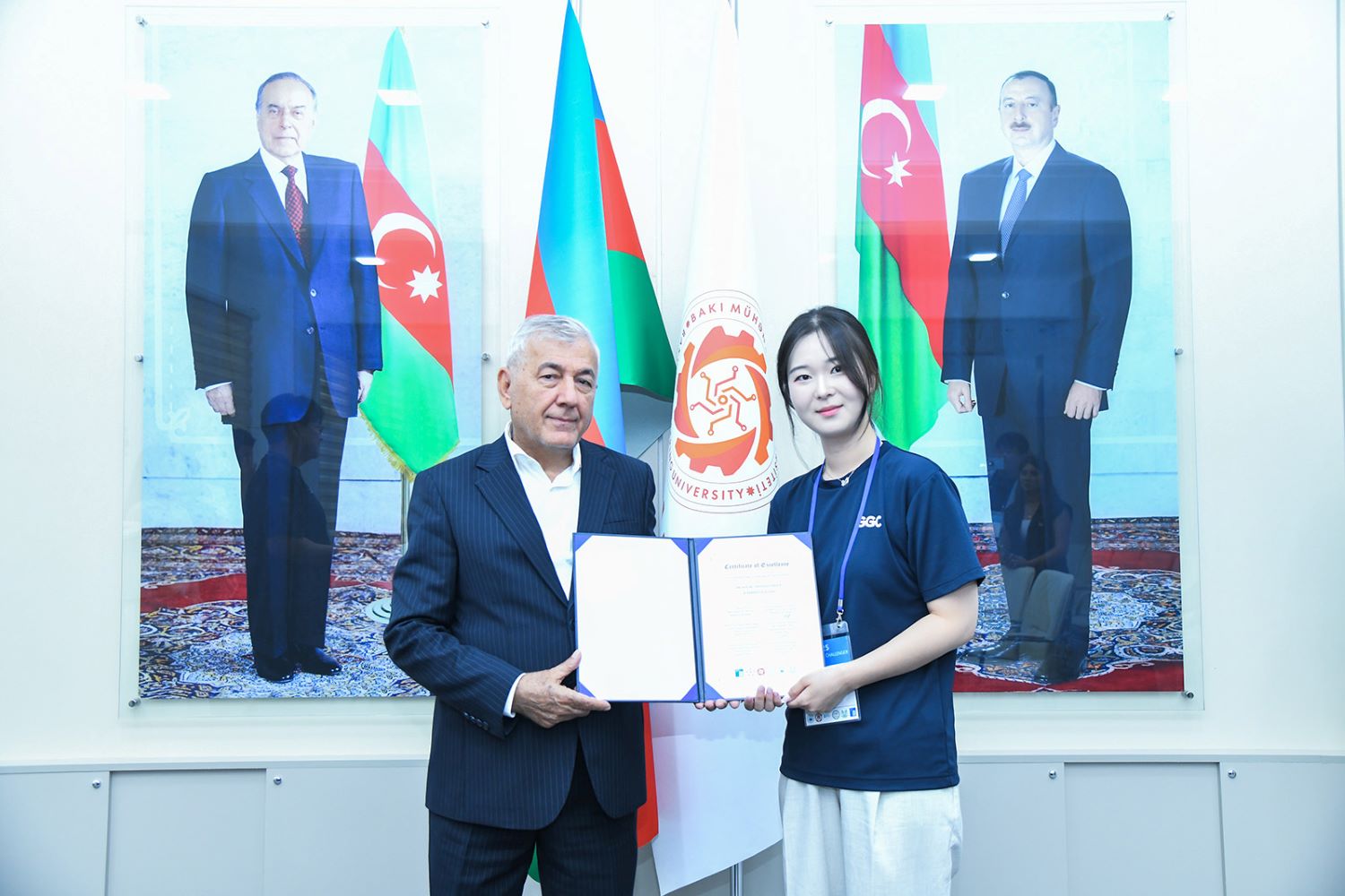 BMU-da iqlim böhranı ilə bağlı hakatonun iştirakçıları ilə görüş keçirilib