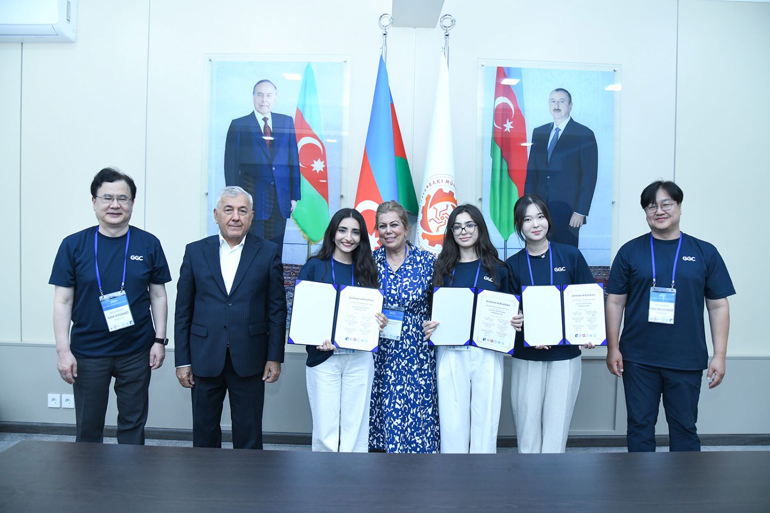 BMU-da iqlim böhranı ilə bağlı hakatonun iştirakçıları ilə görüş keçirilib