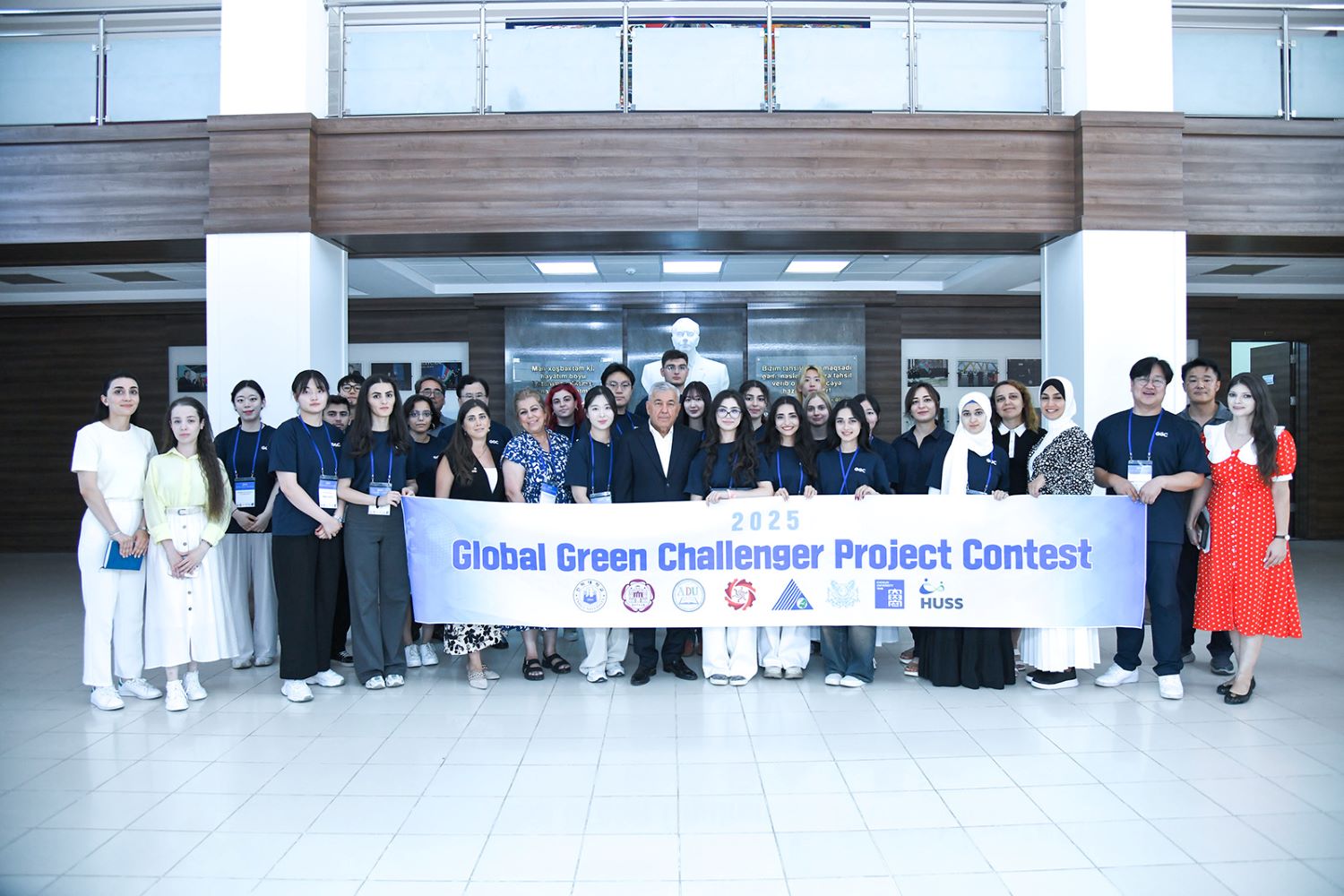 BMU-da iqlim böhranı ilə bağlı hakatonun iştirakçıları ilə görüş keçirilib