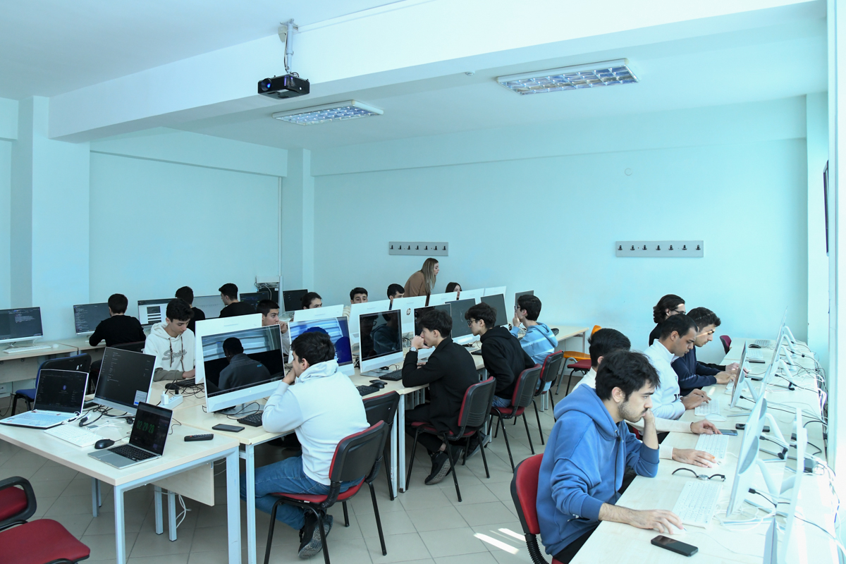 BMU-da kibertəhlükəsizlik üzrə yarış keçirilib