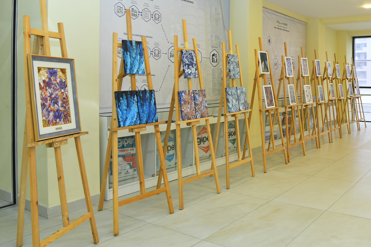 BMU-da yaradıcılıq sərgisi keçirilib