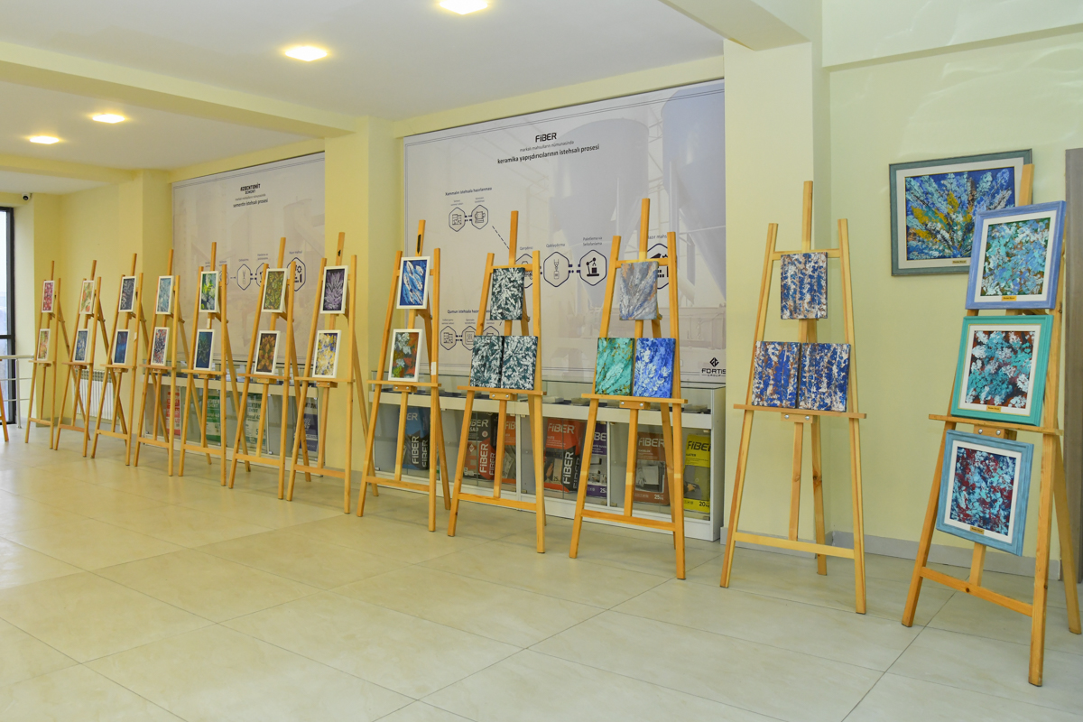 BMU-da yaradıcılıq sərgisi keçirilib