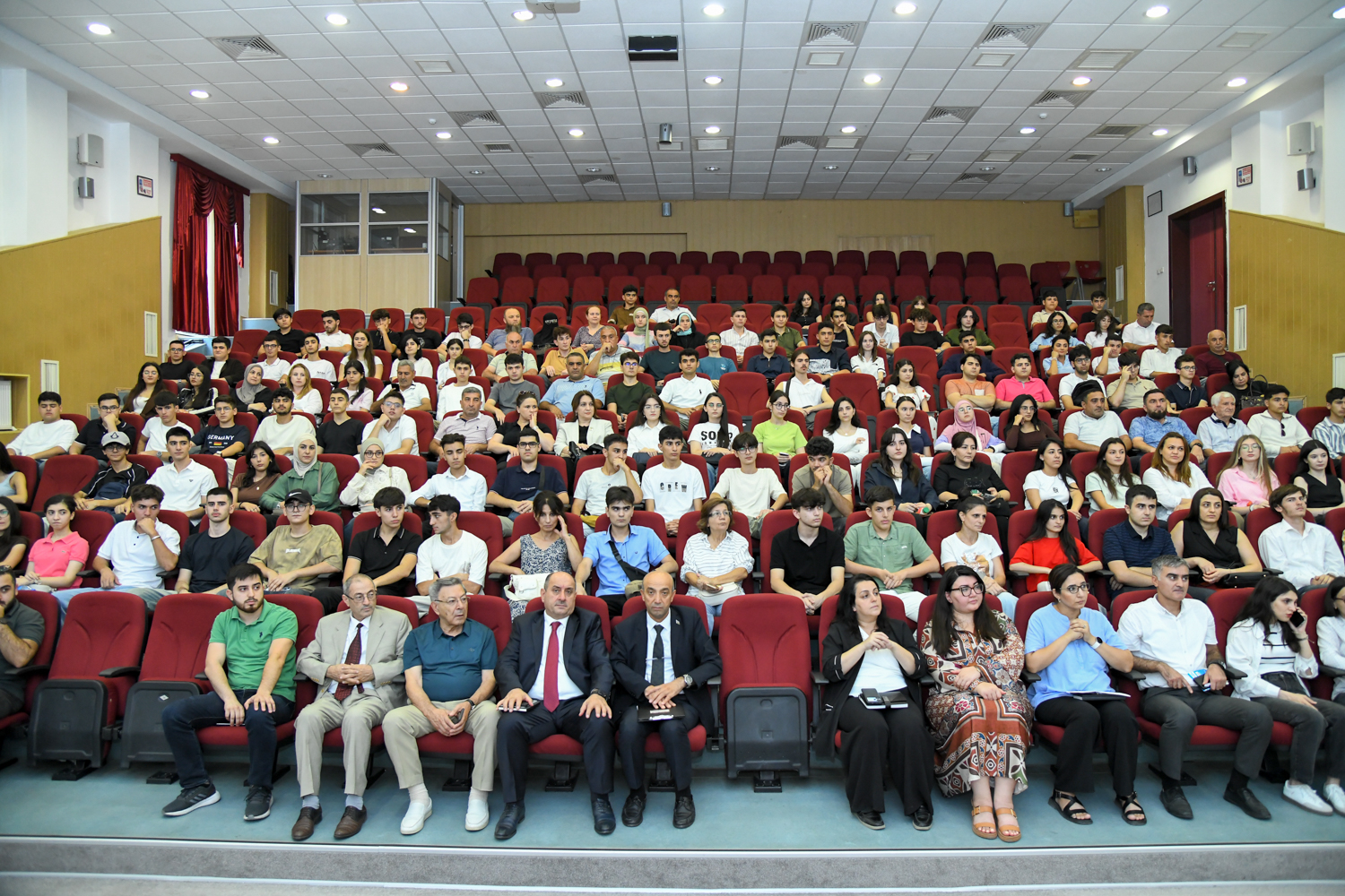 BMU-İNHA İDP-yə bu il qəbul olan tələbələrlə görüş keçirilib