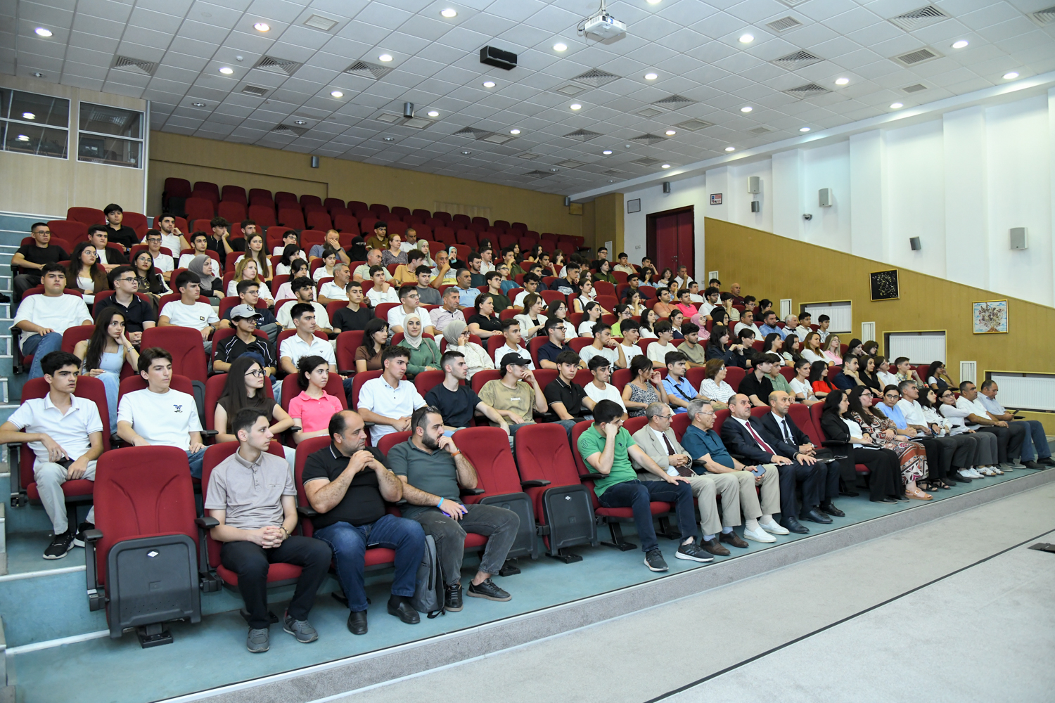 BMU-İNHA İDP-yə bu il qəbul olan tələbələrlə görüş keçirilib