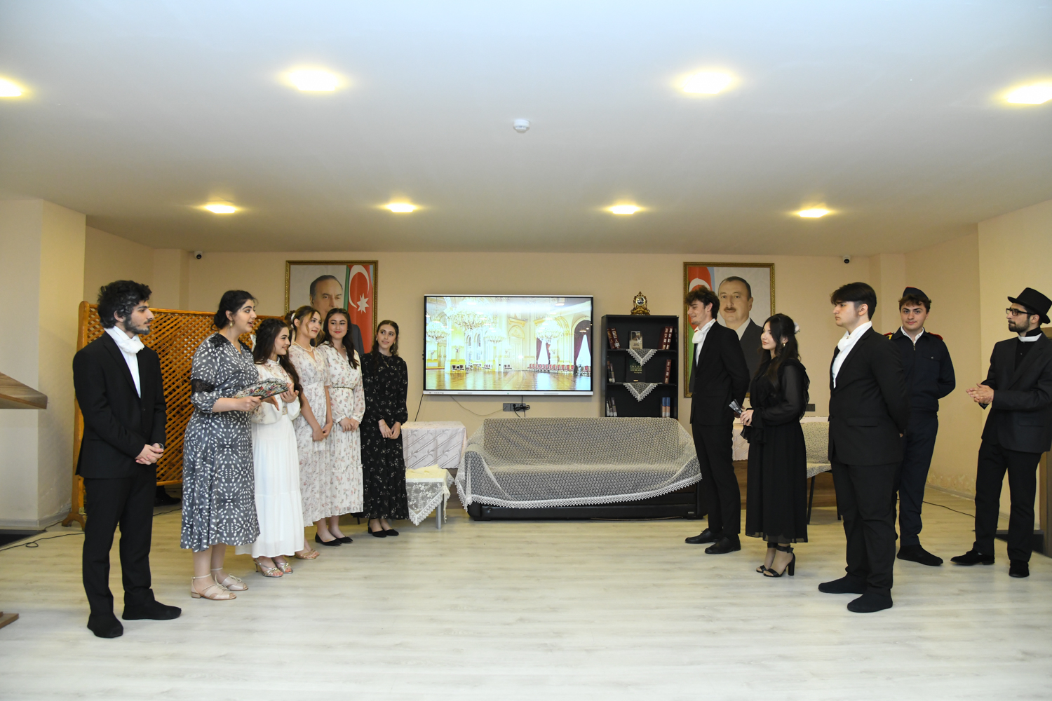 BMU tələbələrinin ifasında “Qürur və qərəz” tamaşası nümayiş olunub