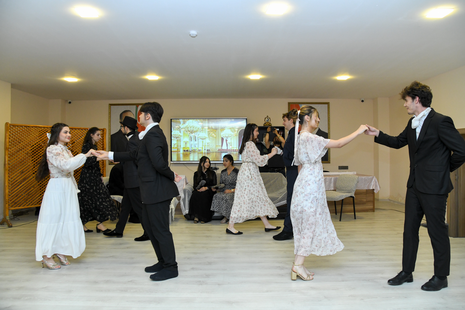 BMU tələbələrinin ifasında “Qürur və qərəz” tamaşası nümayiş olunub