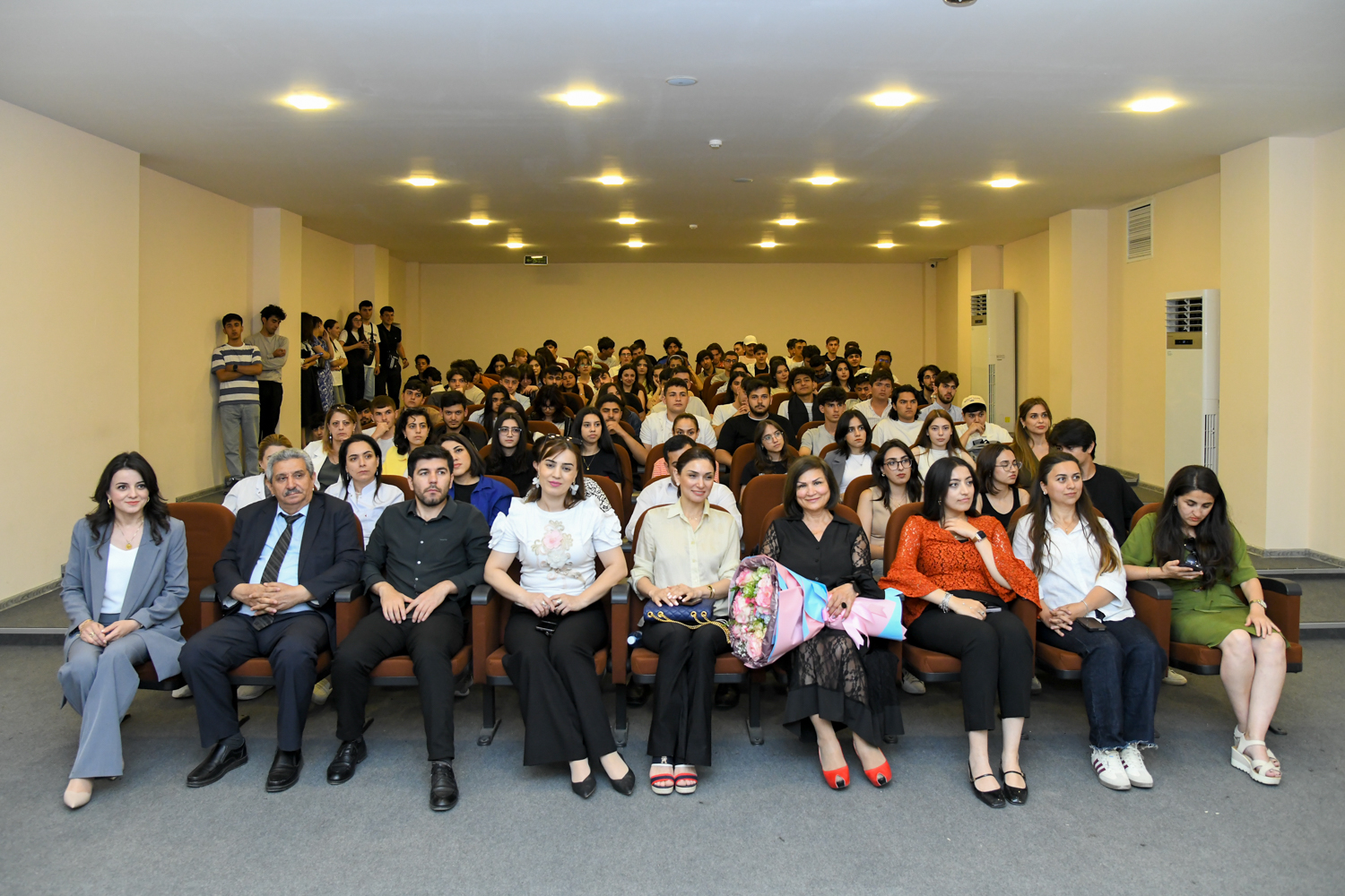 BMU tələbələrinin ifasında “Qürur və qərəz” tamaşası nümayiş olunub