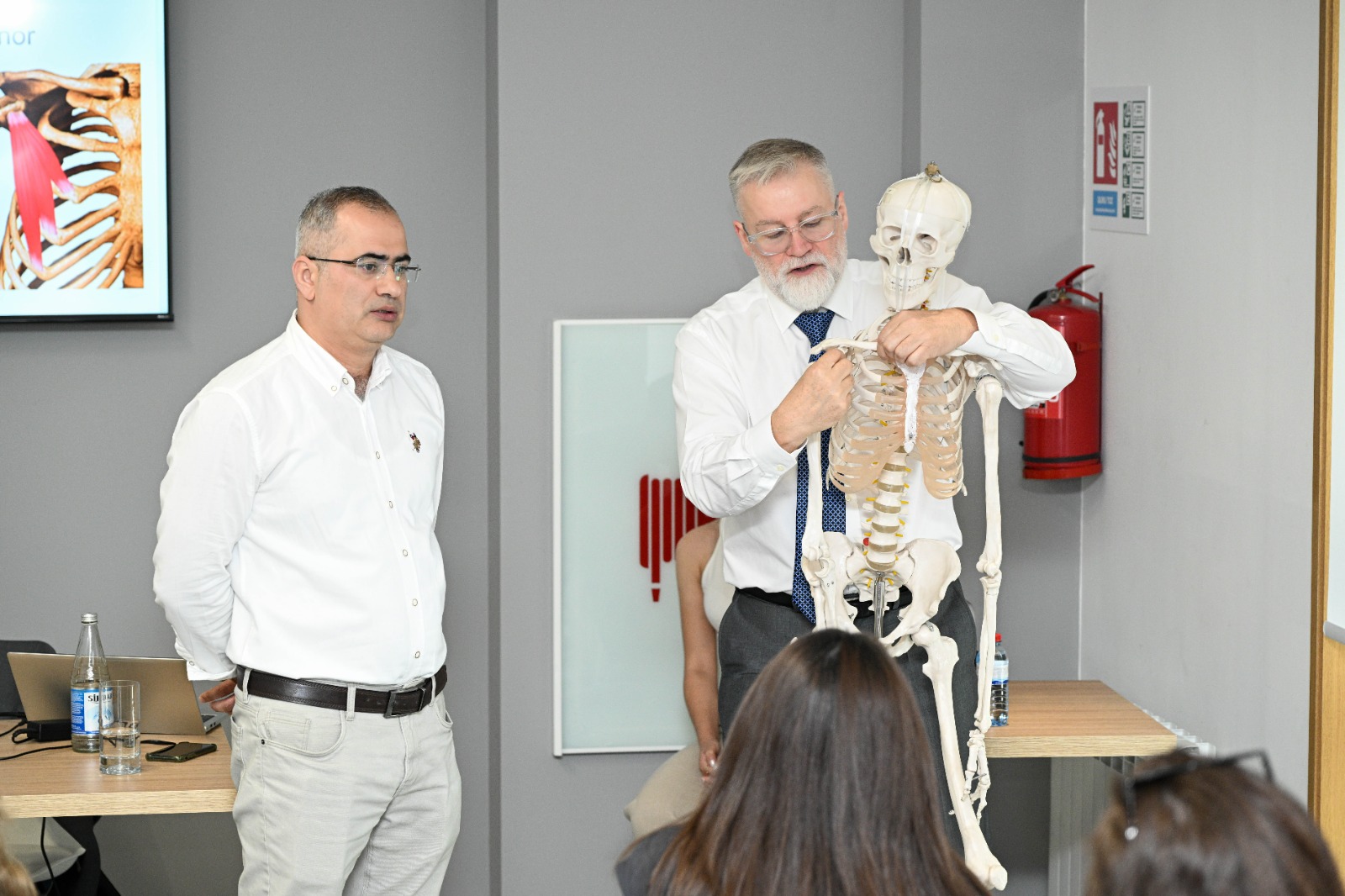 Böyük Britaniyanın professoru idman təbabətinə dair təlim keçib 