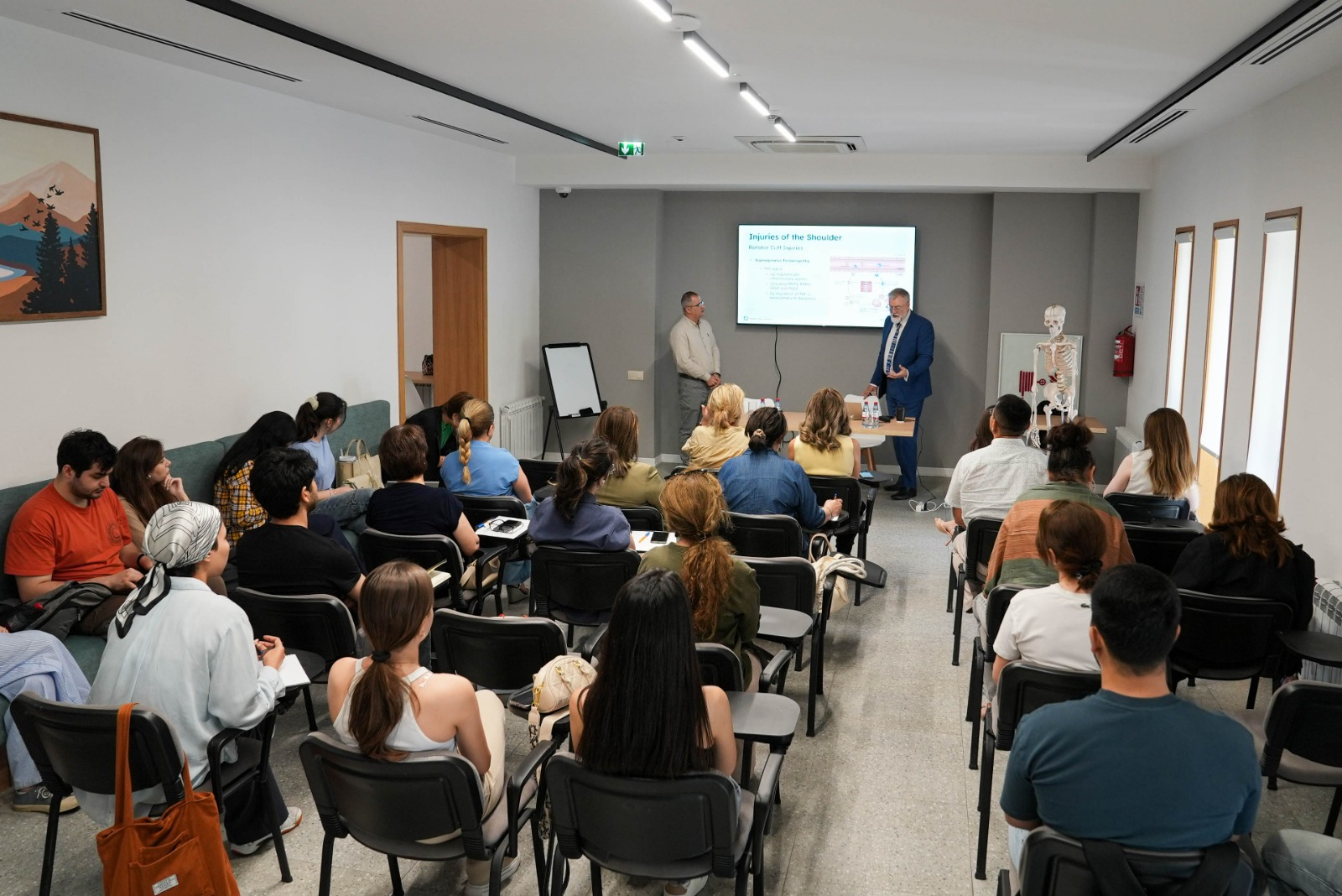 Böyük Britaniyanın professoru idman təbabətinə dair təlim keçib