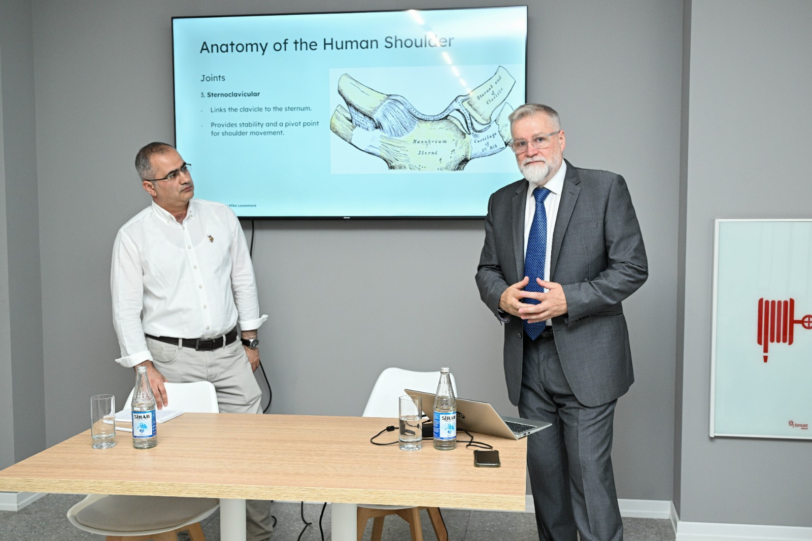 Böyük Britaniyanın professoru idman təbabətinə dair təlim keçib