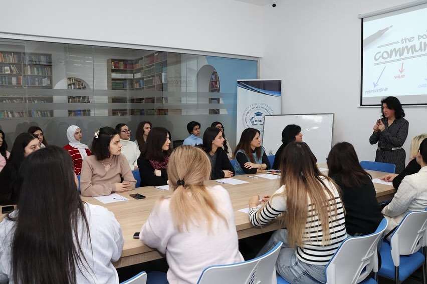BSU-da “Ünsiyyət və təqdimat mədəniyyətinin ünsürləri” adlı təlim keçirilib