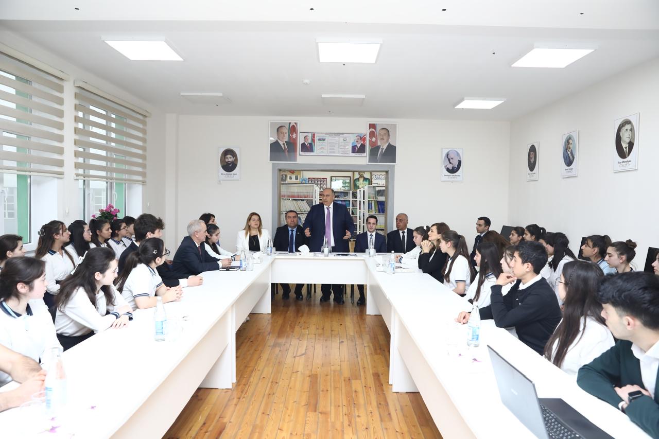 BSU-nun rektoru Qubada məktəblilərlə görüşüb