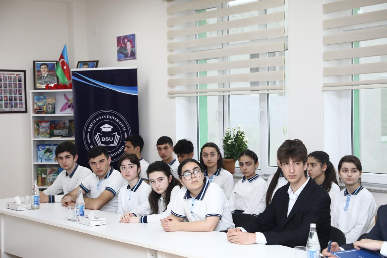 BSU-nun rektoru Qubada məktəblilərlə görüşüb