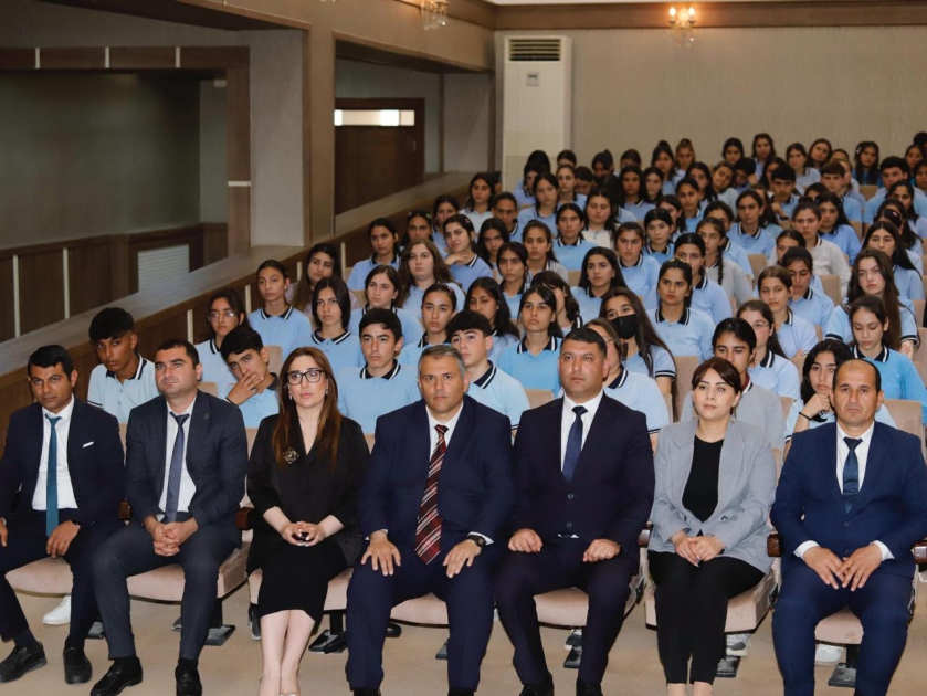 BSU-nun rektoru Sədərək rayonunda məktəblilərlə görüşüb