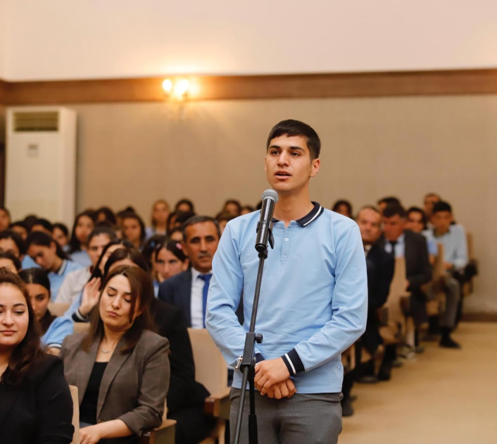 BSU-nun rektoru Sədərək rayonunda məktəblilərlə görüşüb