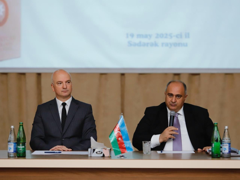 BSU-nun rektoru Sədərək rayonunda məktəblilərlə görüşüb