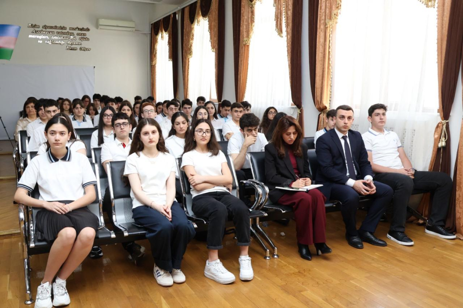BSU-nun rektoru “Yeni dövrün Azərbaycanı” mövzusunda şagirdlərlə növbəti görüş keçirib