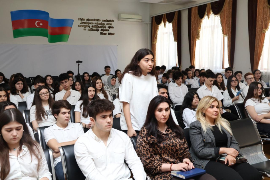 BSU-nun rektoru “Yeni dövrün Azərbaycanı” mövzusunda şagirdlərlə növbəti görüş keçirib