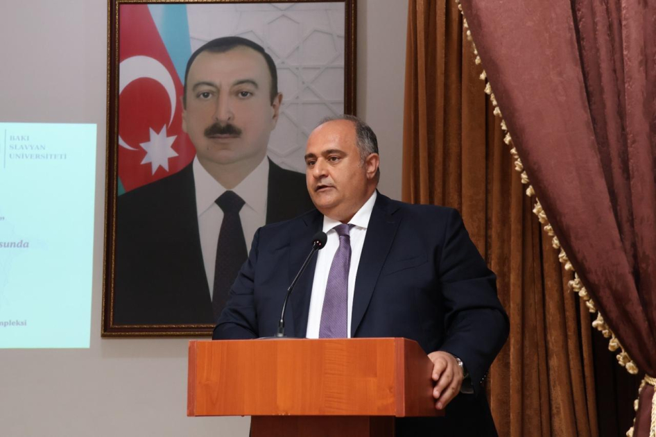 BSU-nun rektoru “Yeni dövrün Azərbaycanı” mövzusunda şagirdlərlə növbəti görüş keçirib