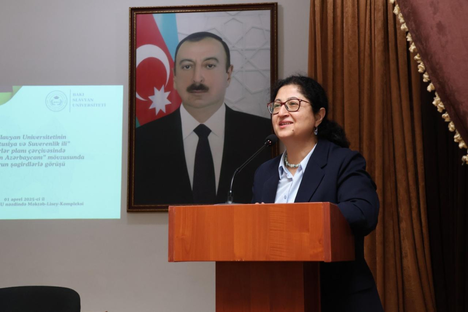 BSU-nun rektoru “Yeni dövrün Azərbaycanı” mövzusunda şagirdlərlə növbəti görüş keçirib