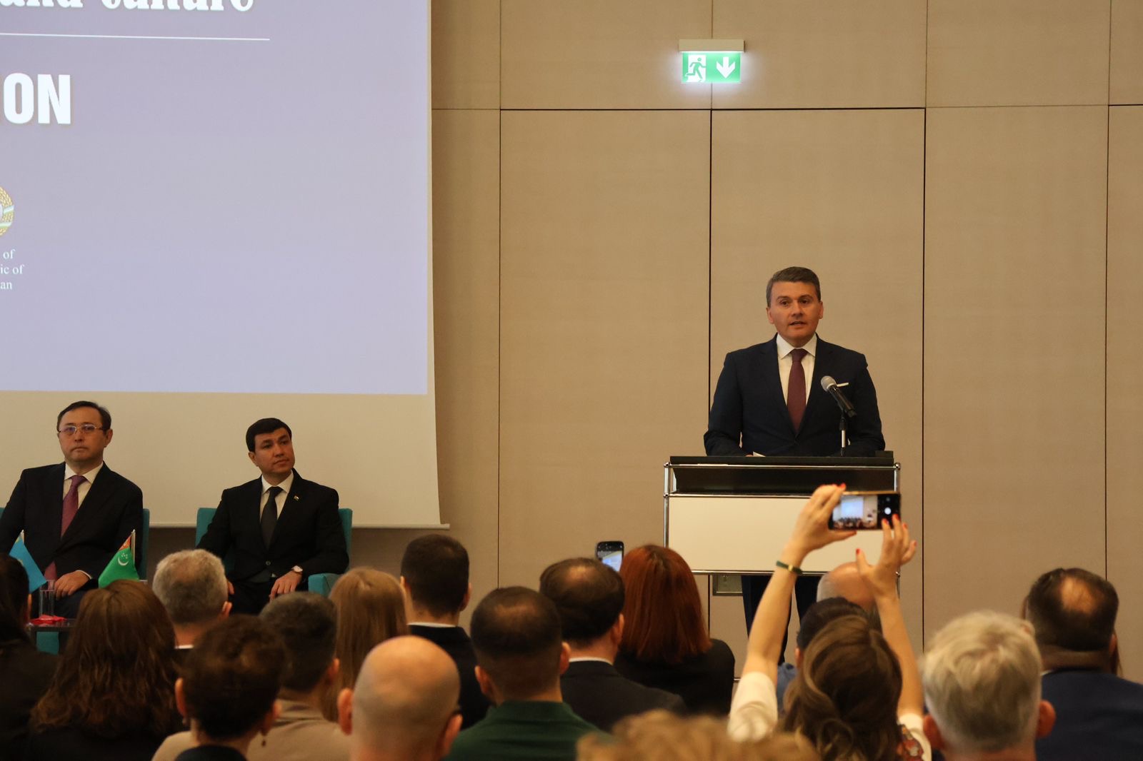 BSU rektoru Berlində keçirilən konfransda çıxış edib