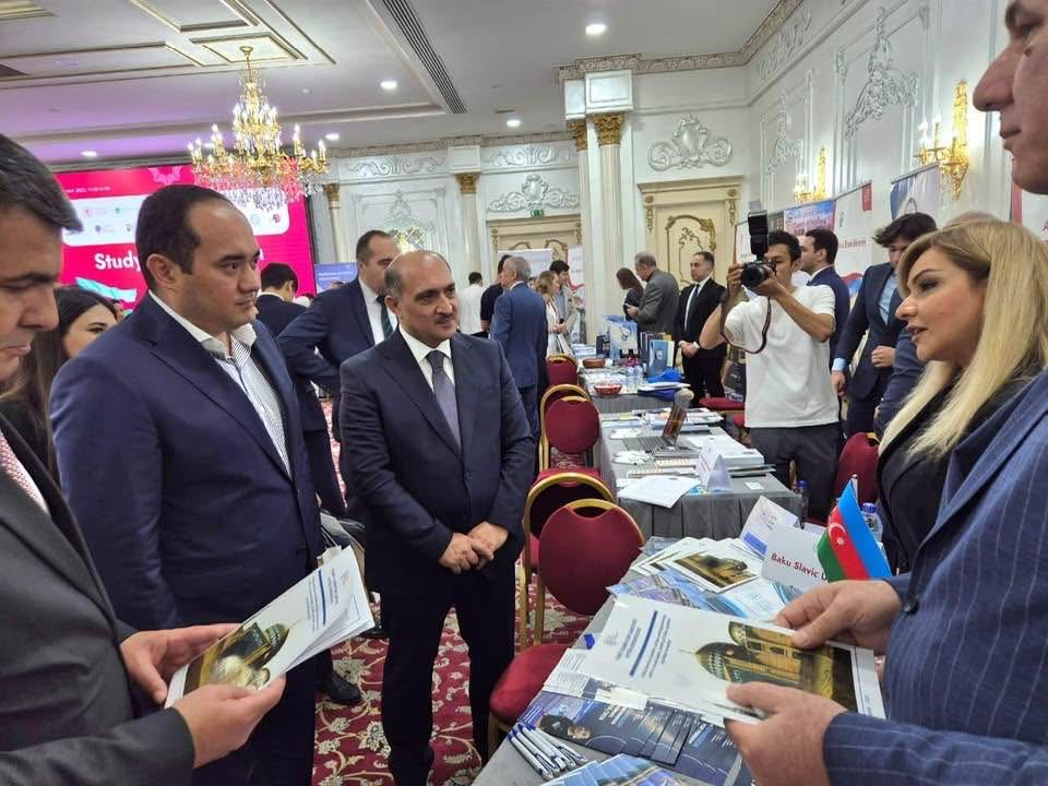 BSU tərəfindən özbək dilinə tərcümə olunan "Qərbi Azərbaycana qayıdış" Konsepsiyası sərgilənib 