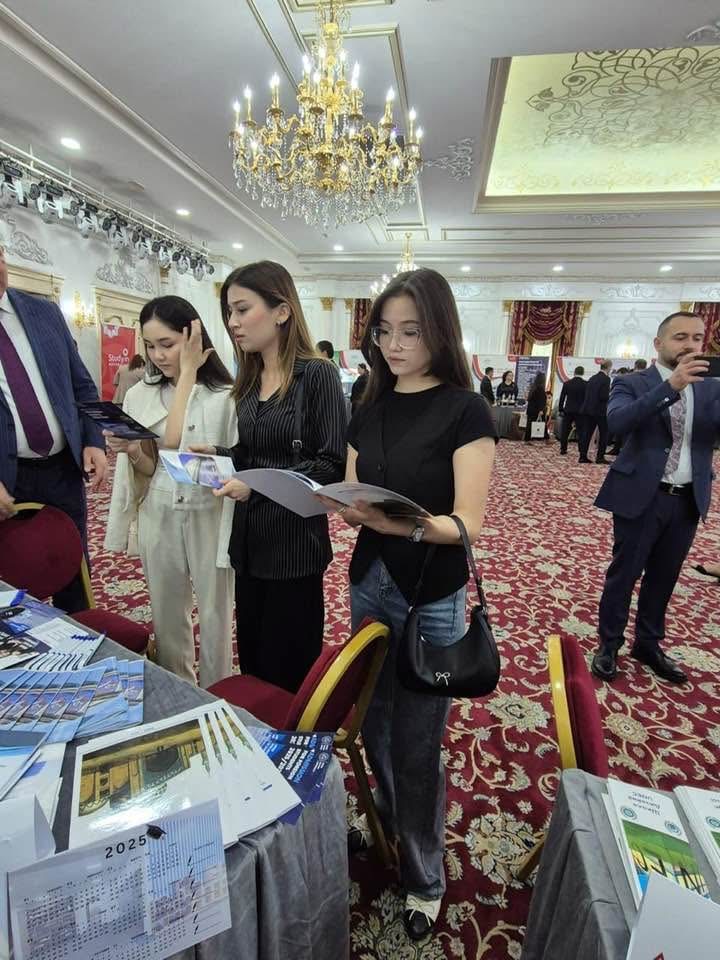 BSU tərəfindən özbək dilinə tərcümə olunan "Qərbi Azərbaycana qayıdış" Konsepsiyası sərgilənib