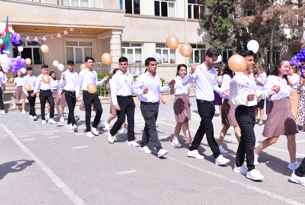 Bu gün 113 min nəfərə yaxın şagird üçün “Son zəng” çalınır 