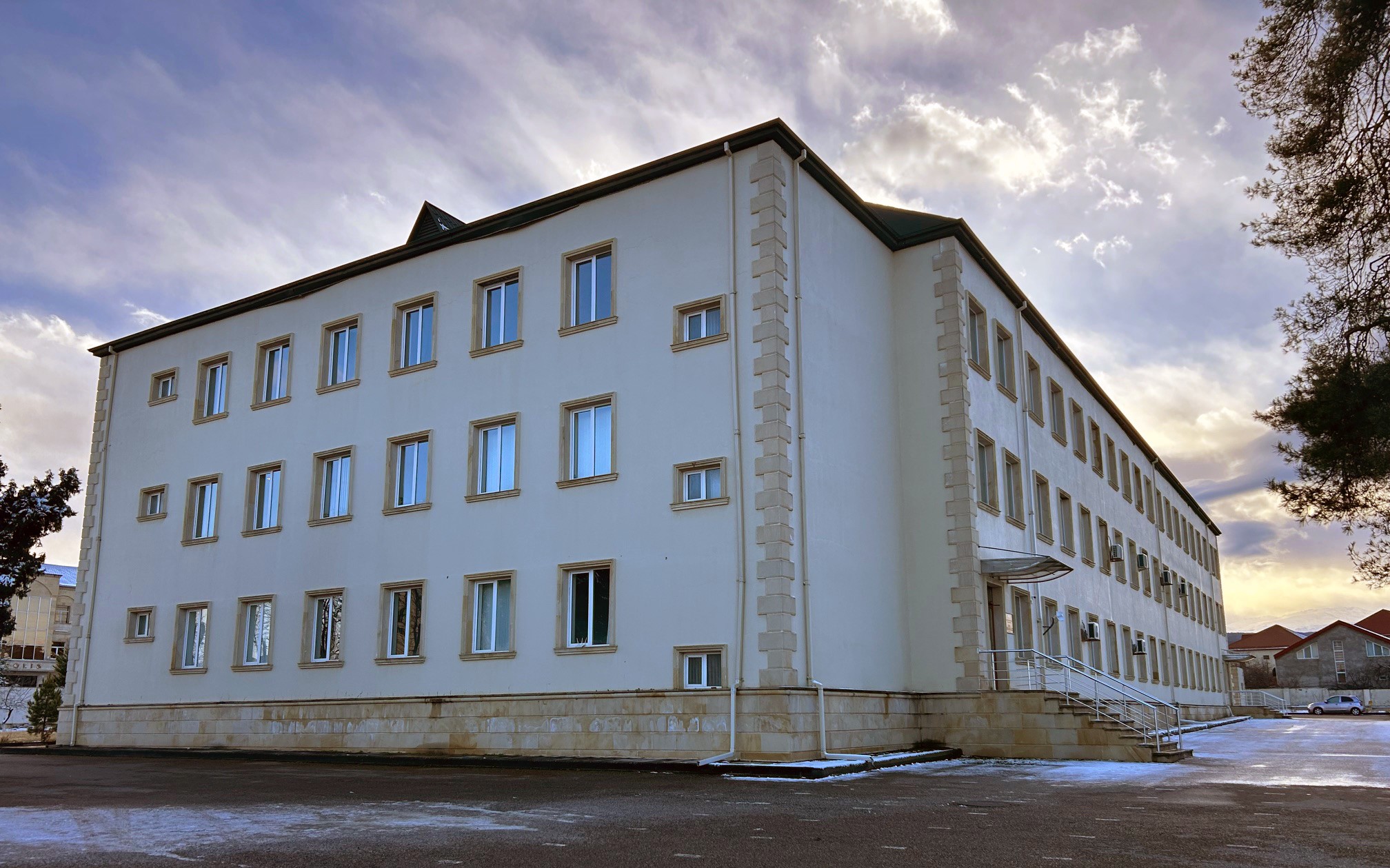 Bu kollecdə cəmi 11 oğlan oxuyur – REPORTAJ  