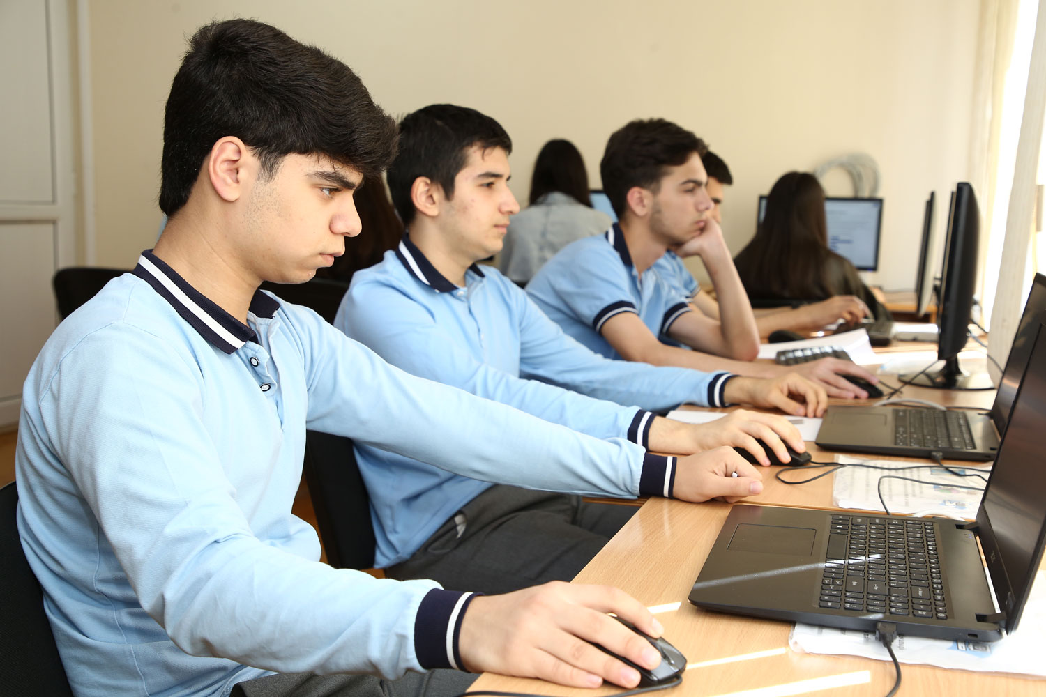 Bu məktəblərdə iki proqramlaşdırma dili öyrədilir – MÜSAHİBƏ 