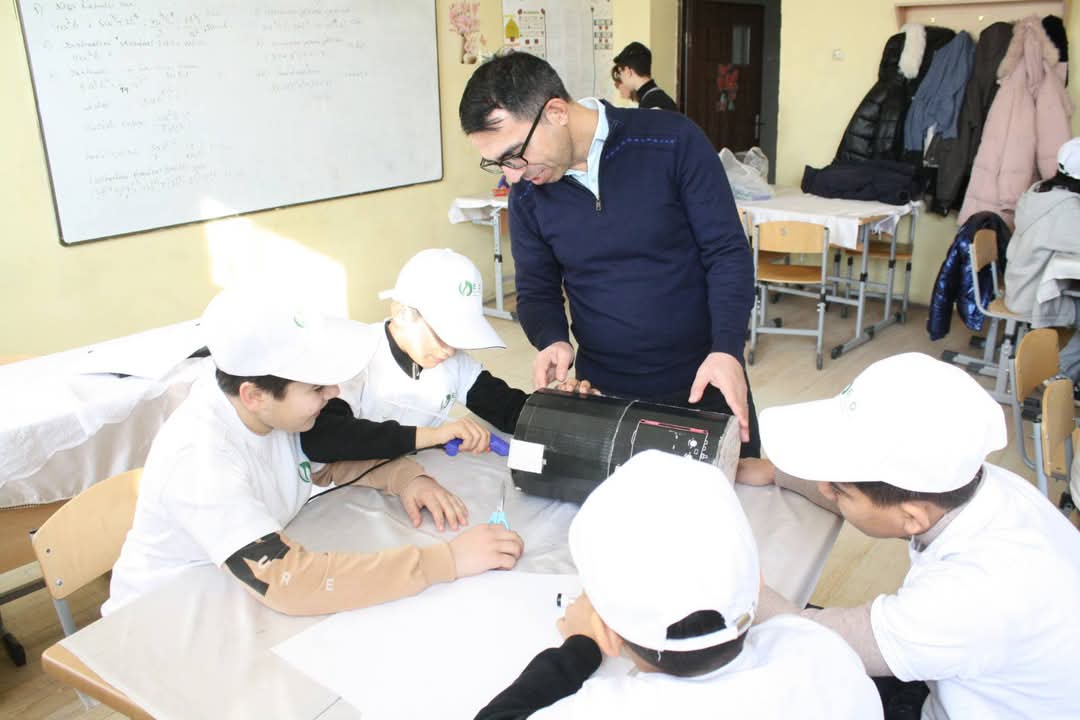 Cəlilabad məktəbliləri smart tipli zibil qabı hazırlayıblar  