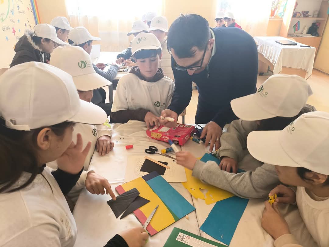 Cəlilabad məktəbliləri smart tipli zibil qabı hazırlayıblar 